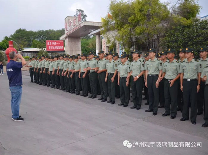 嘉明部队官兵参观访问广发网页版玻璃
