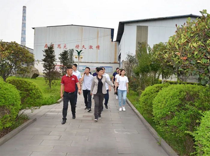 贵州省习水县经开区领导莅临广发网页版玻璃考察