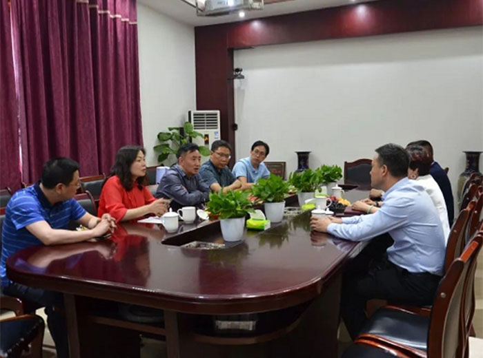 遵义市和平经济开发区领导莅临广发网页版玻璃考察